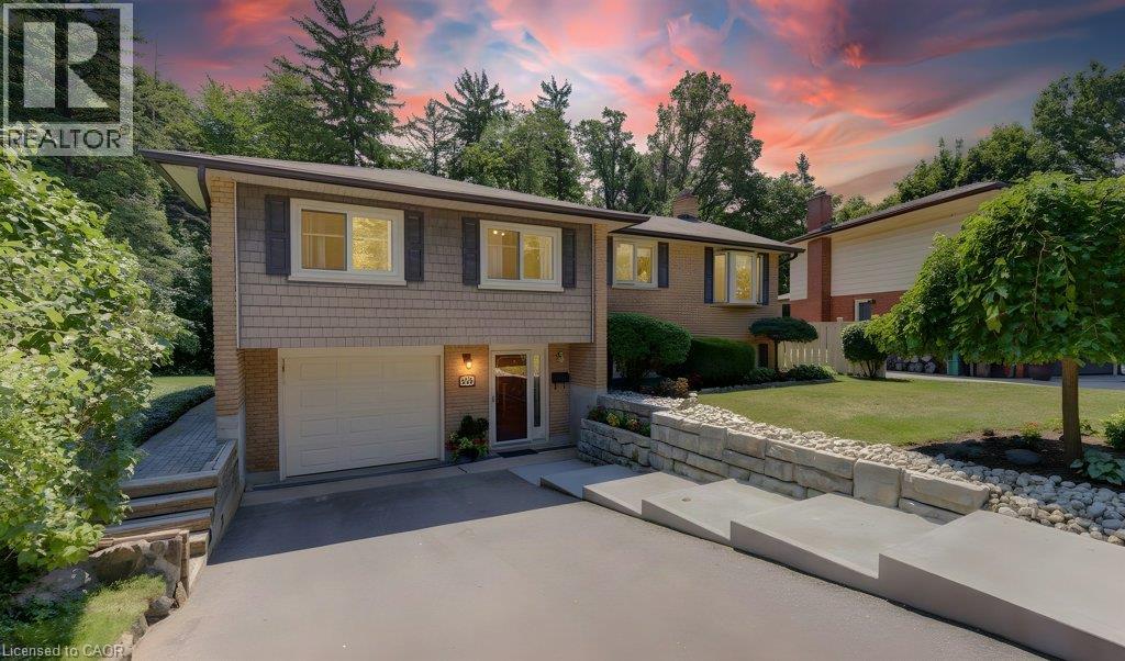 518 TWIN OAKS Crescent, Waterloo, Ontario