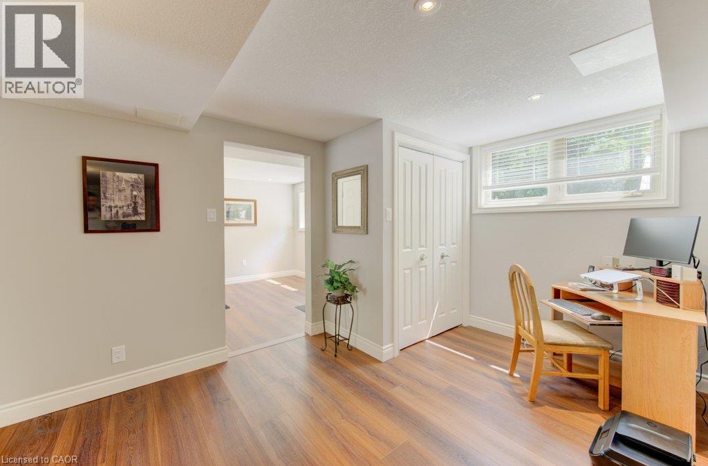 518 Twin Oaks Crescent, Waterloo, Ontario  N2L 4R8 - Photo 11 - 40853357