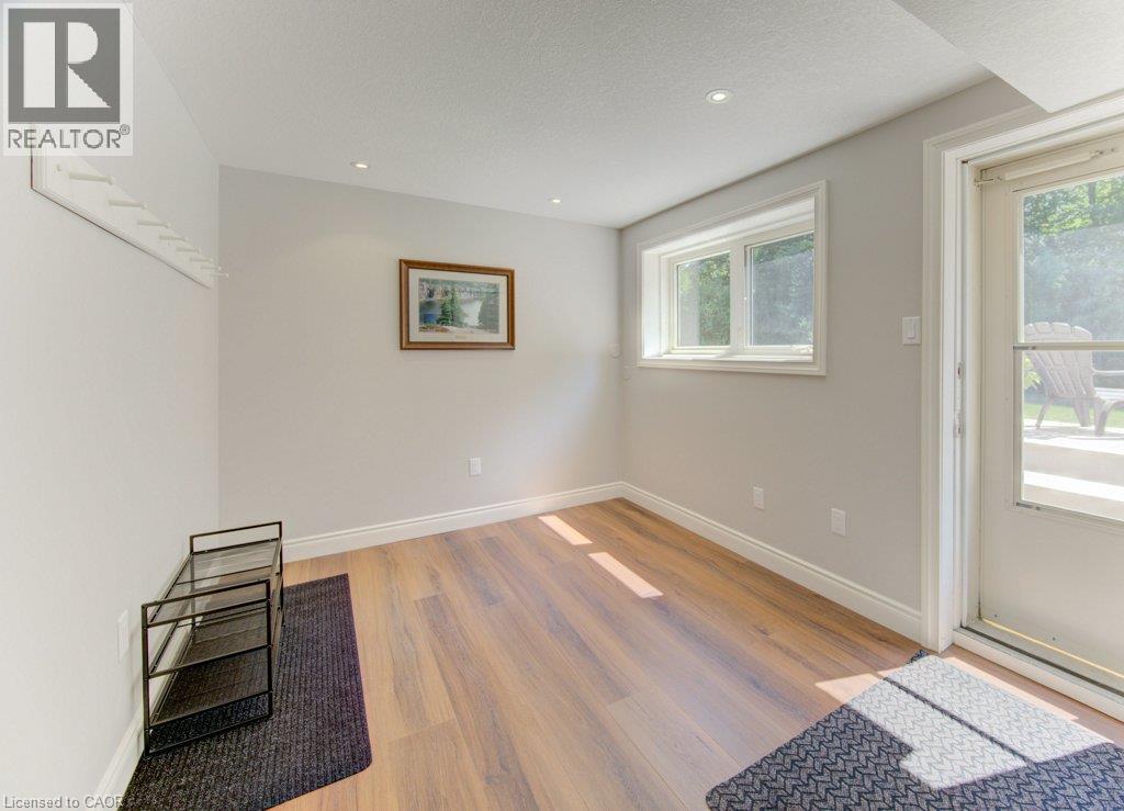 518 Twin Oaks Crescent, Waterloo, Ontario  N2L 4R8 - Photo 12 - 40853357