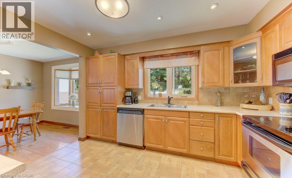 518 Twin Oaks Crescent, Waterloo, Ontario  N2L 4R8 - Photo 22 - 40853357