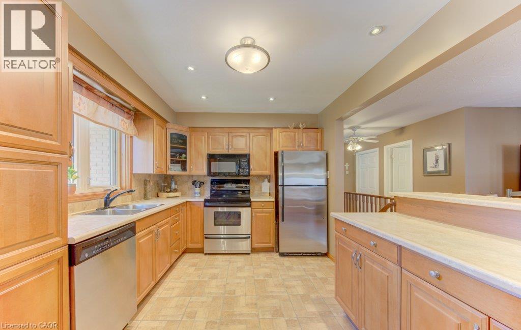 518 Twin Oaks Crescent, Waterloo, Ontario  N2L 4R8 - Photo 23 - 40853357