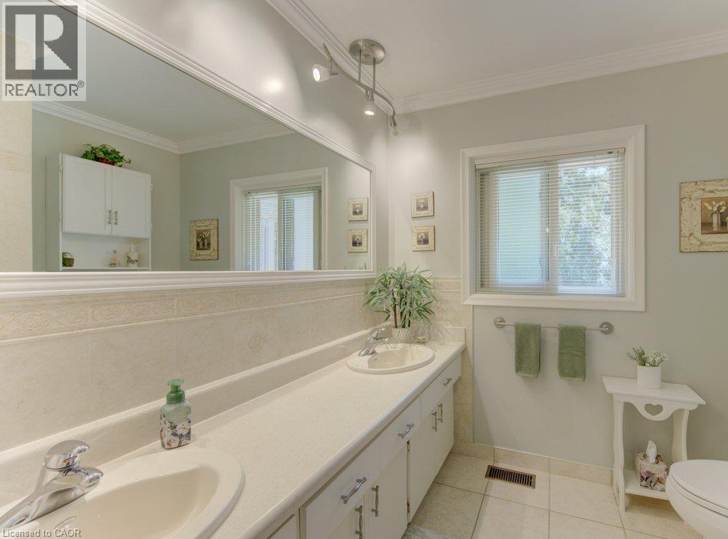 518 Twin Oaks Crescent, Waterloo, Ontario  N2L 4R8 - Photo 38 - 40853357