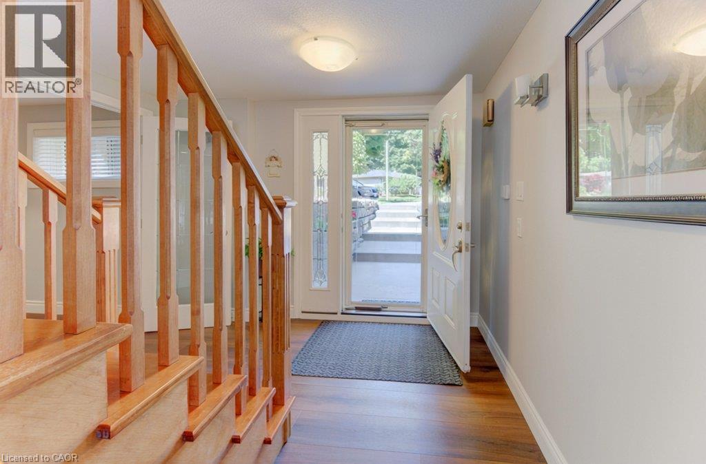518 Twin Oaks Crescent, Waterloo, Ontario  N2L 4R8 - Photo 4 - 40853357