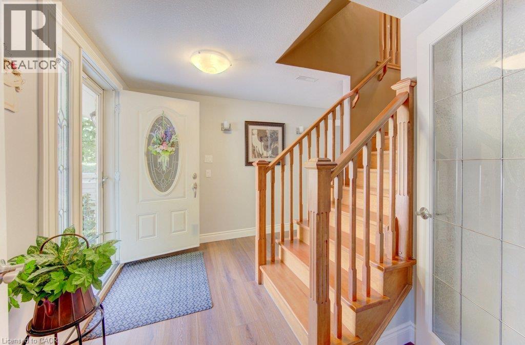 518 Twin Oaks Crescent, Waterloo, Ontario  N2L 4R8 - Photo 5 - 40853357