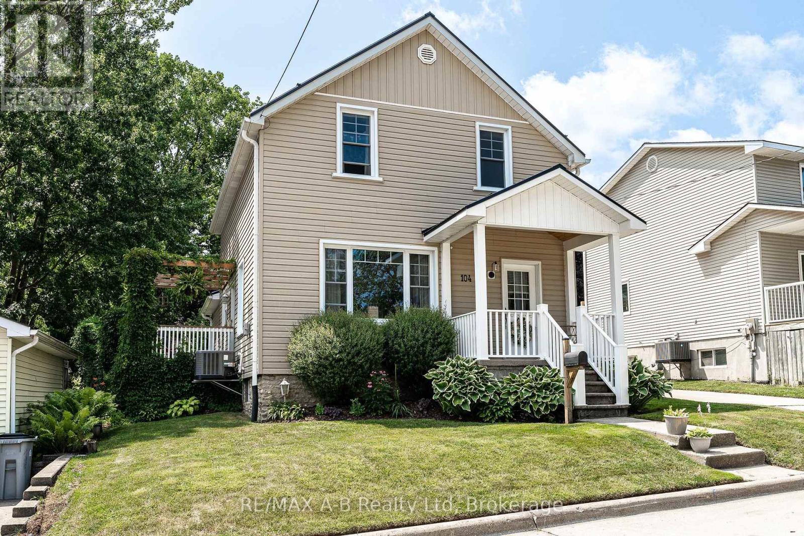 104 Ontario Street S, St. Marys, Ontario  N4X 1C2 - Photo 2 - X13638318