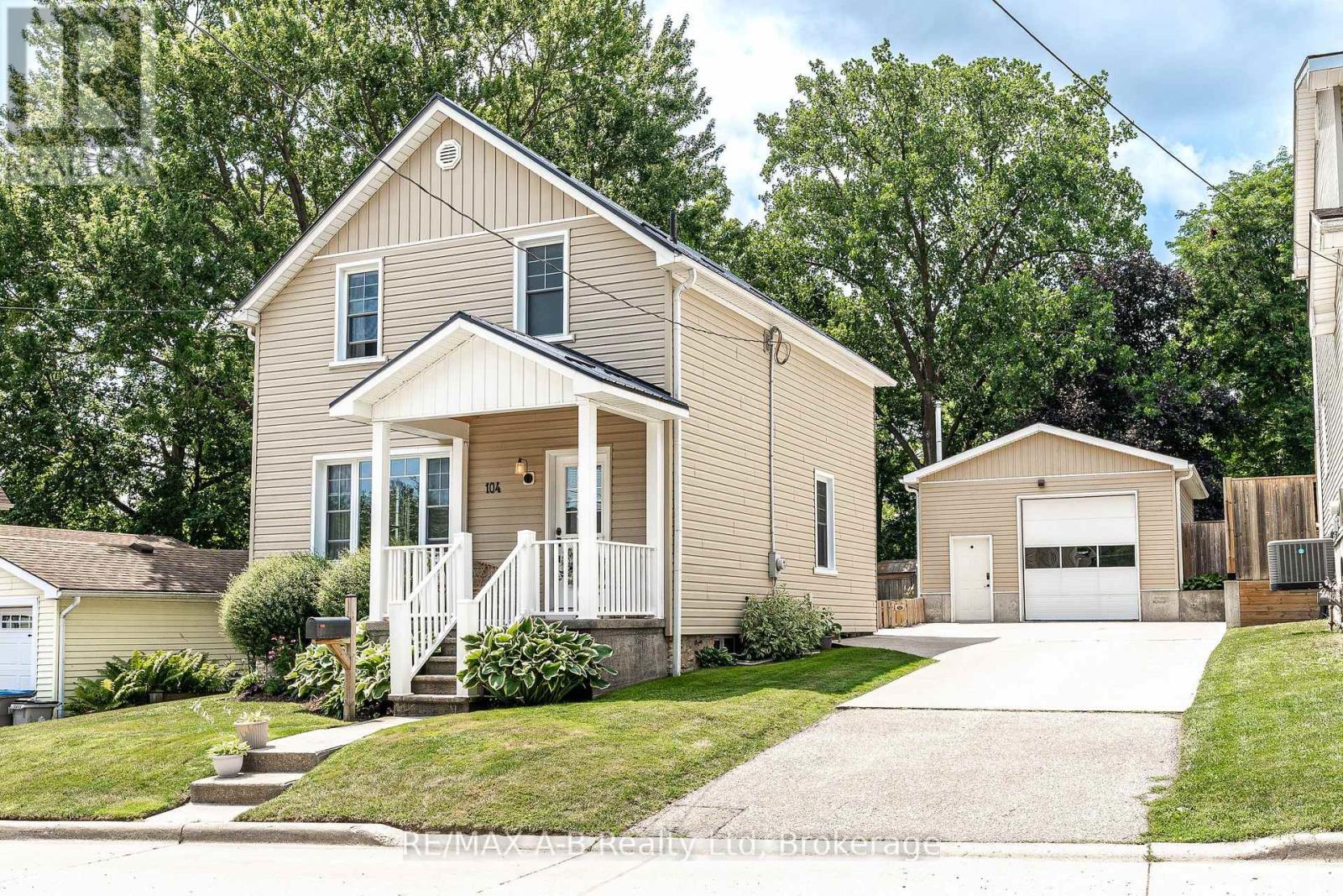 104 Ontario Street S, St. Marys, Ontario  N4X 1C2 - Photo 3 - X13638318