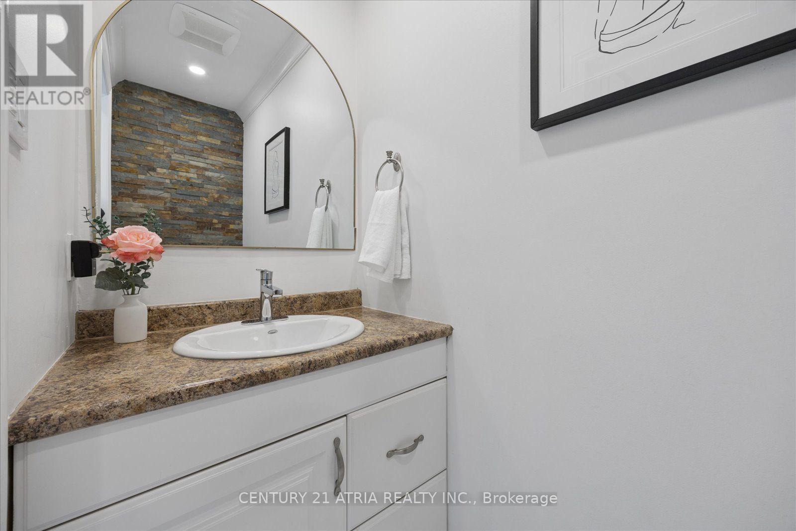 1040 Birchwood Drive, Newmarket, Ontario L3Y 6J8 - Photo 24 - N13638320