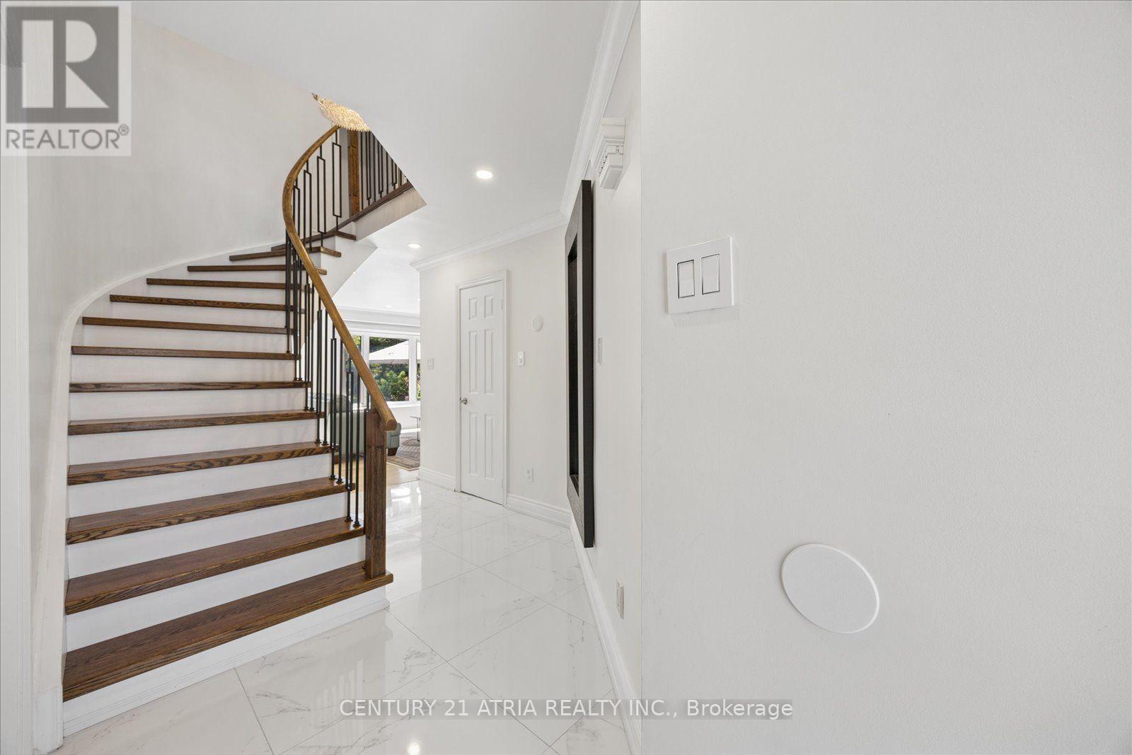 1040 Birchwood Drive, Newmarket, Ontario L3Y 6J8 - Photo 7 - N13638320