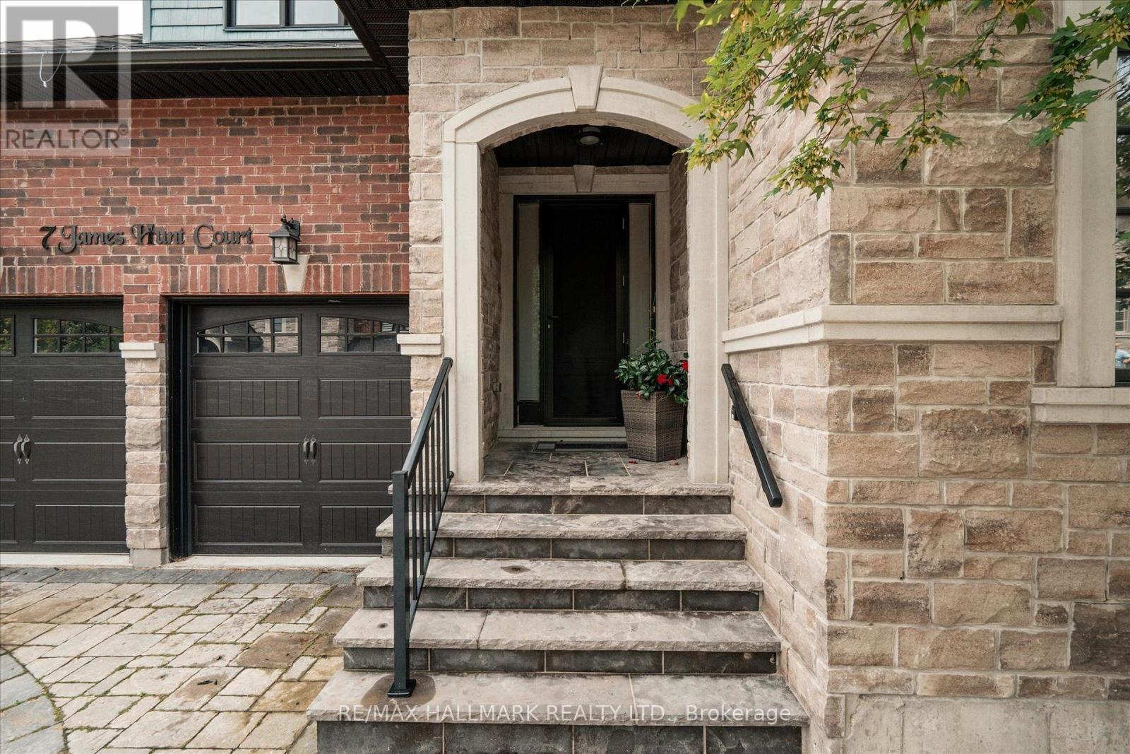 7 Os James Hunt Crt Court, Uxbridge, Ontario  L9P 0E3 - Photo 4 - N13638328