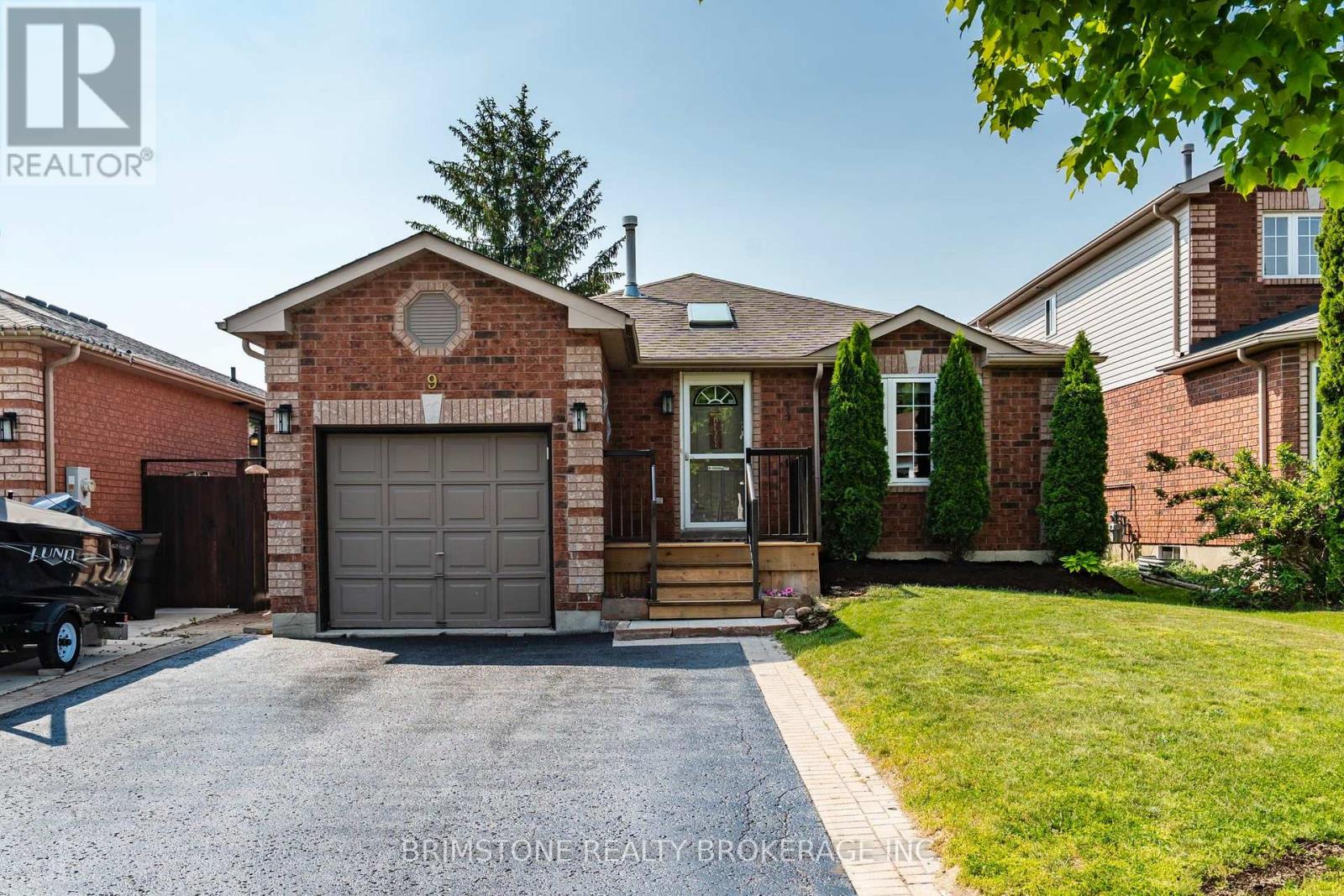 9 HOLLY MEADOW ROAD, Barrie, Ontario