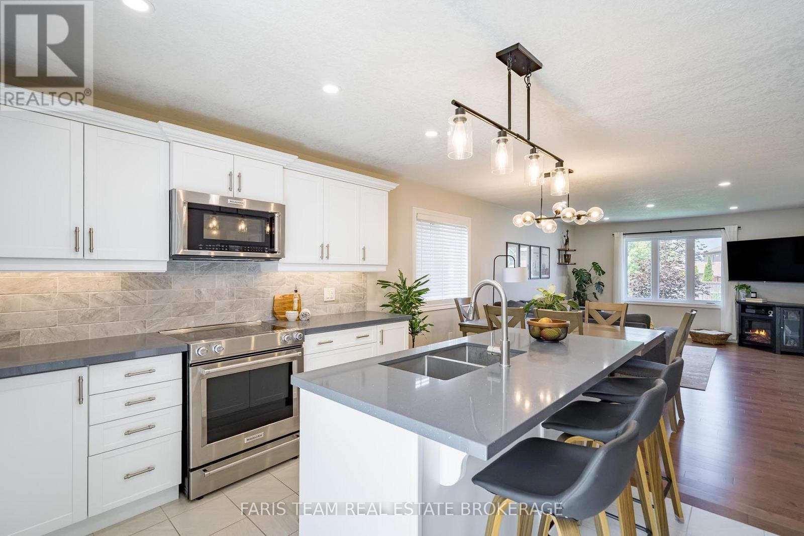 17 Hunter Avenue, Tay, Ontario  L0K 2A0 - Photo 10 - S13638262