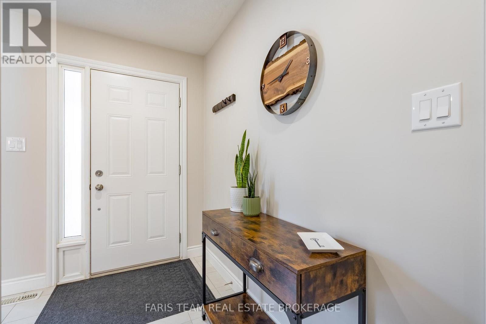 17 Hunter Avenue, Tay, Ontario  L0K 2A0 - Photo 5 - S13638262