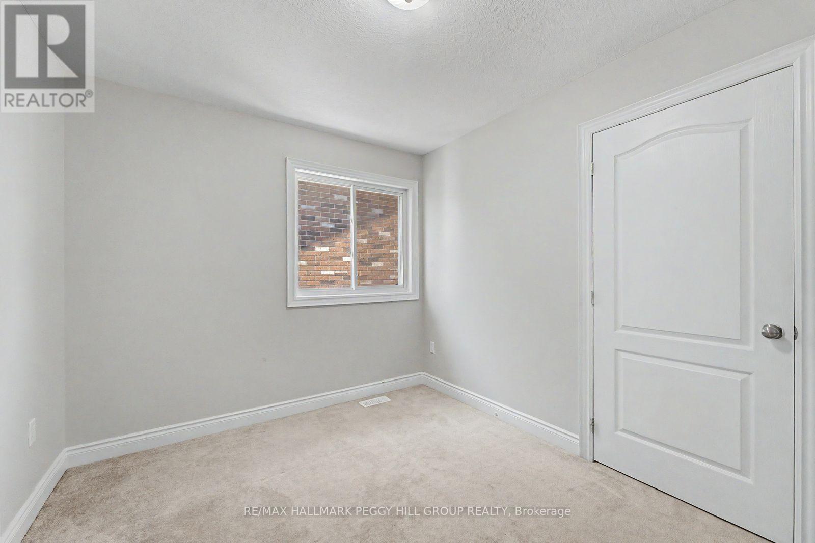 Upper - 53 Nathan Crescent, Barrie, Ontario  L4N 0S4 - Photo 11 - S13638280