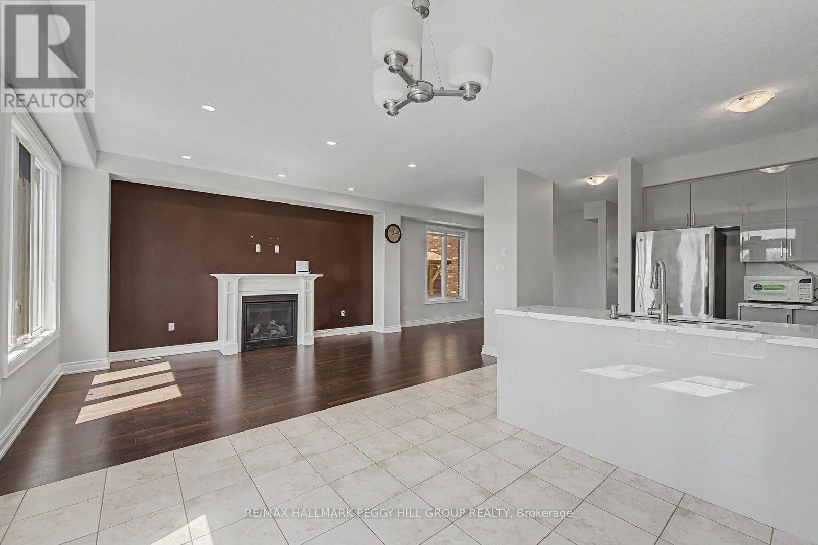 Upper - 53 Nathan Crescent, Barrie, Ontario  L4N 0S4 - Photo 3 - S13638280