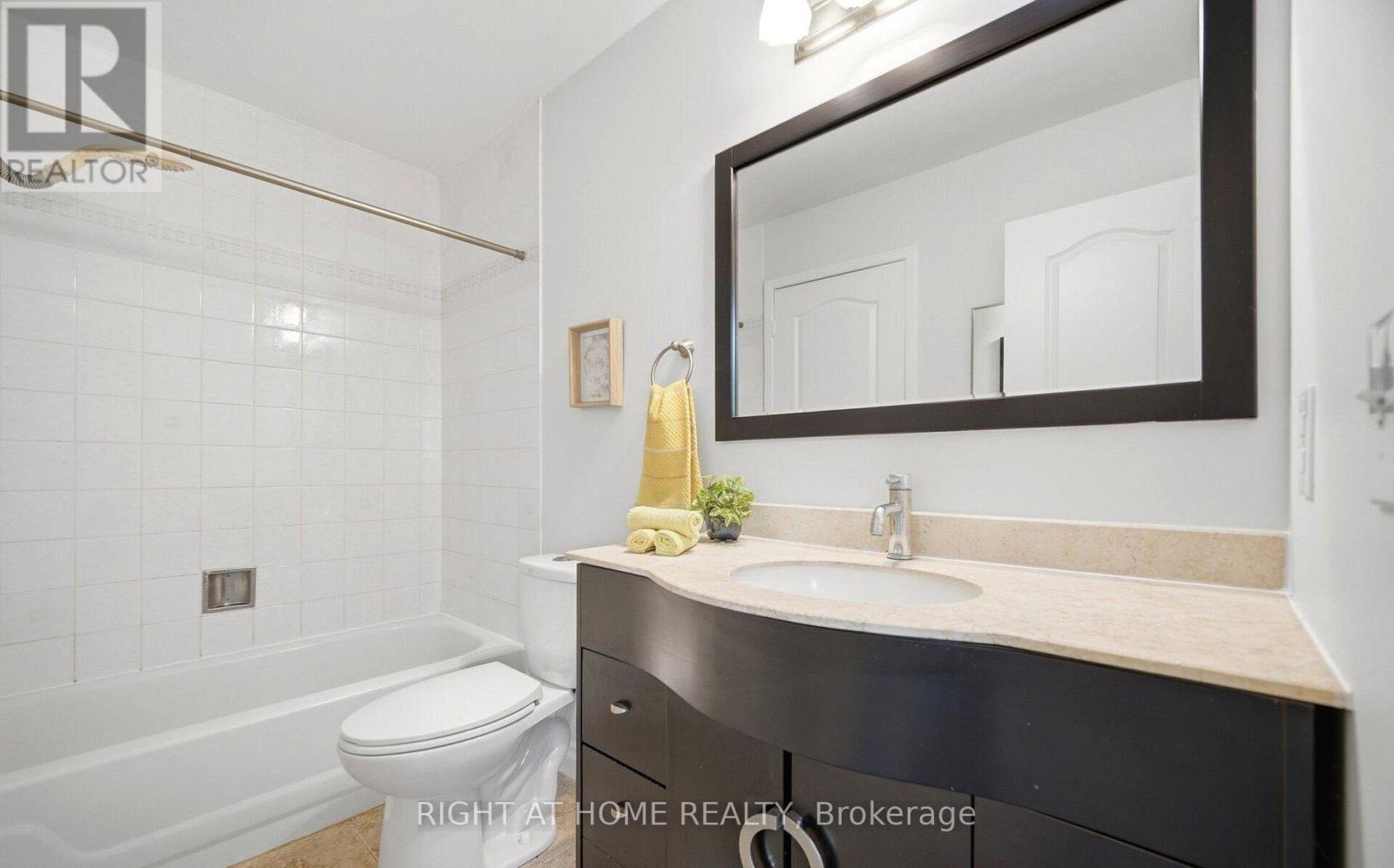 2349 Strawfield Court, Oakville, Ontario  L6H 6C2 - Photo 17 - W13638200