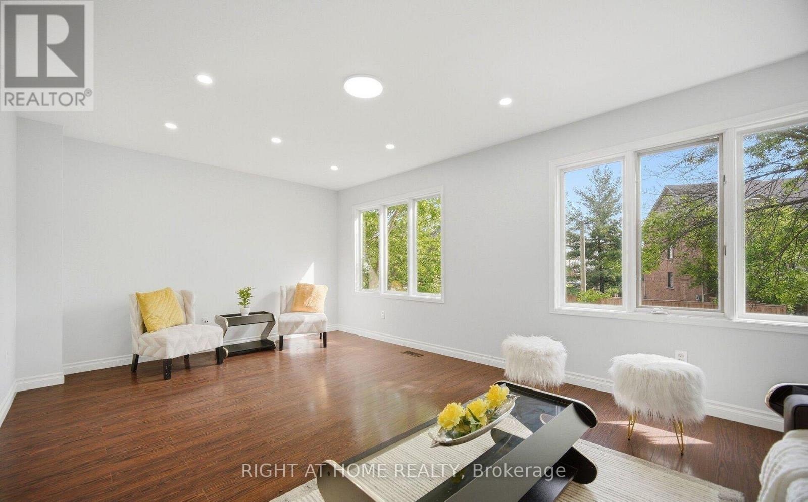 2349 Strawfield Court, Oakville, Ontario  L6H 6C2 - Photo 6 - W13638200