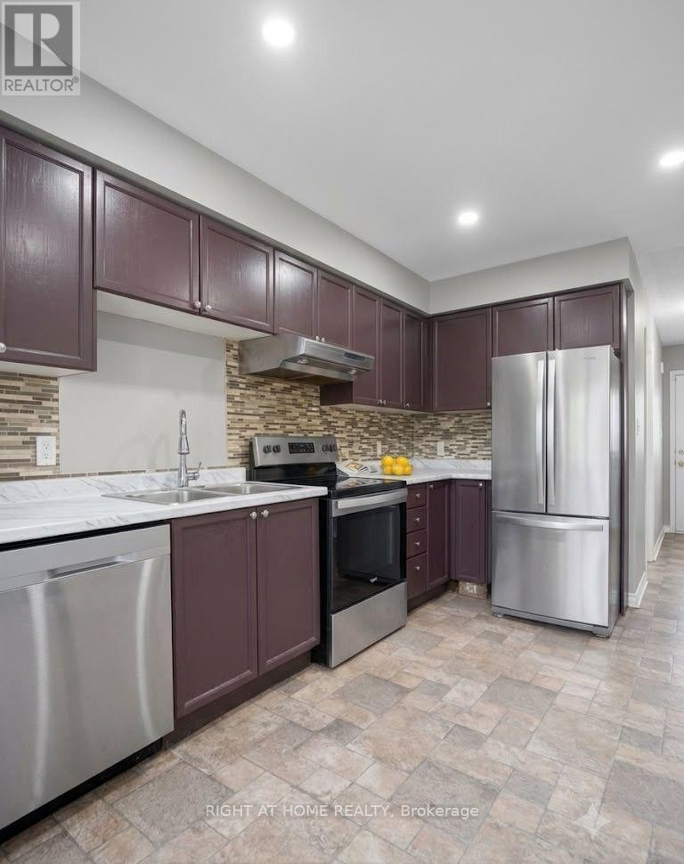 2349 Strawfield Court, Oakville, Ontario  L6H 6C2 - Photo 8 - W13638200
