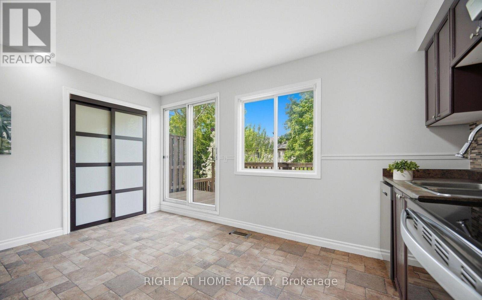 2349 Strawfield Court, Oakville, Ontario  L6H 6C2 - Photo 9 - W13638200