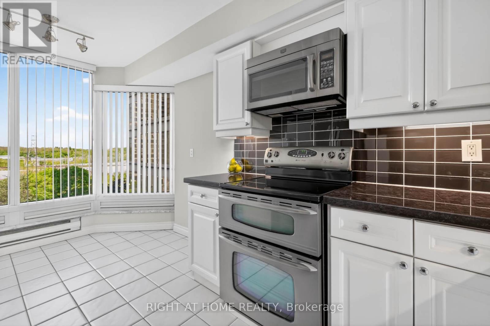 607 - 1 Palace Pier Court, Toronto, Ontario  M8V 3W9 - Photo 18 - W13638296