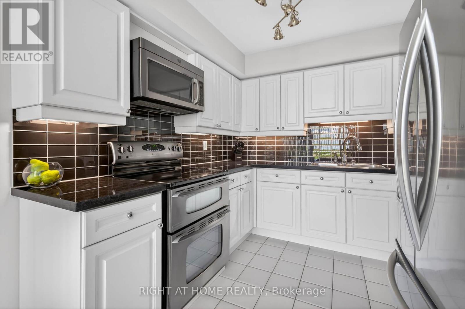 607 - 1 Palace Pier Court, Toronto, Ontario  M8V 3W9 - Photo 19 - W13638296