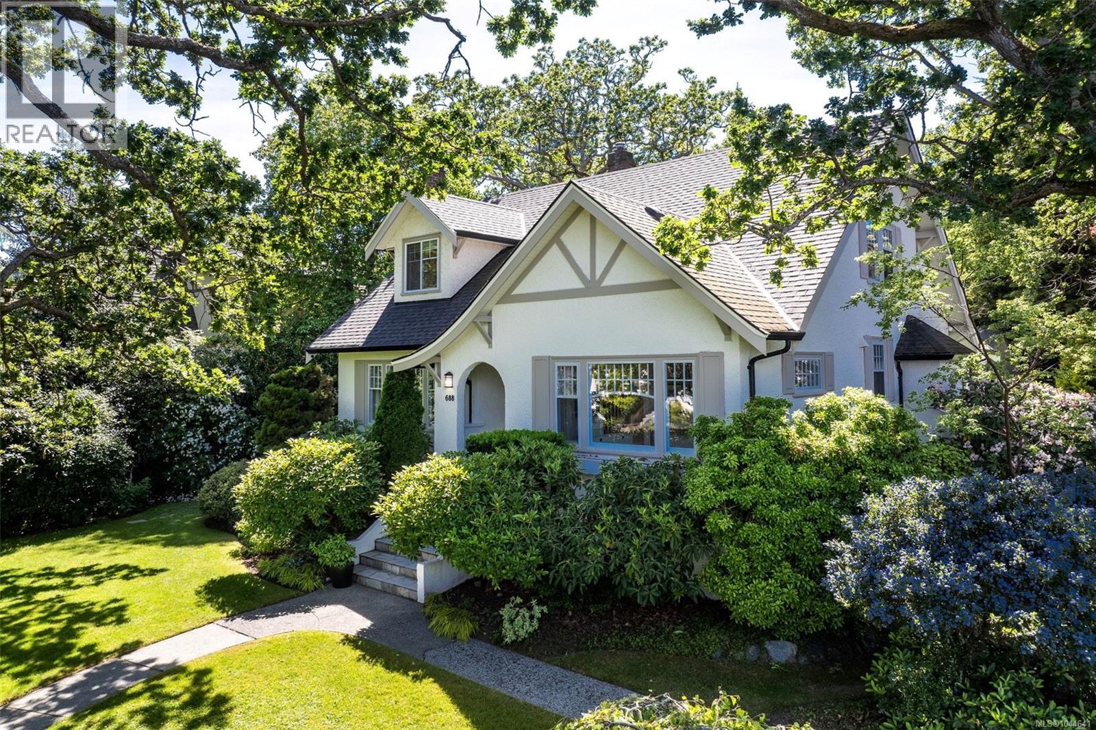 688 Falkland Rd, Oak Bay, British Columbia