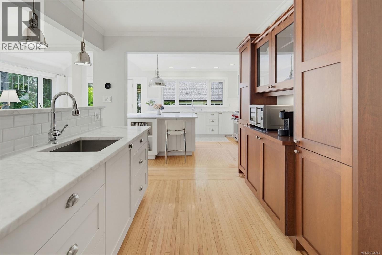 688 Falkland Rd, Oak Bay, British Columbia  V8S 4L5 - Photo 10 - 1044641