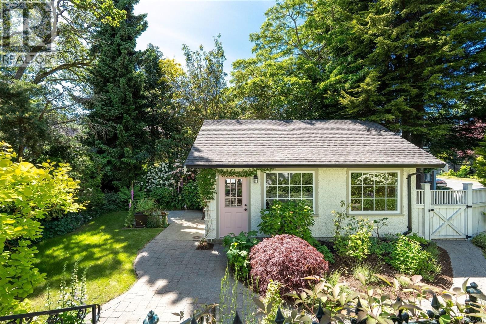 688 Falkland Rd, Oak Bay, British Columbia  V8S 4L5 - Photo 39 - 1044641