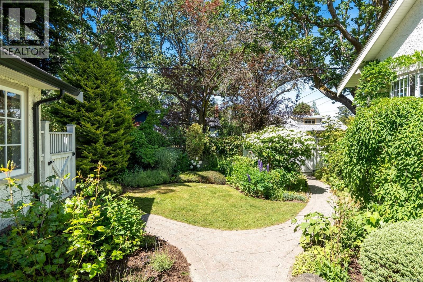 688 Falkland Rd, Oak Bay, British Columbia  V8S 4L5 - Photo 41 - 1044641