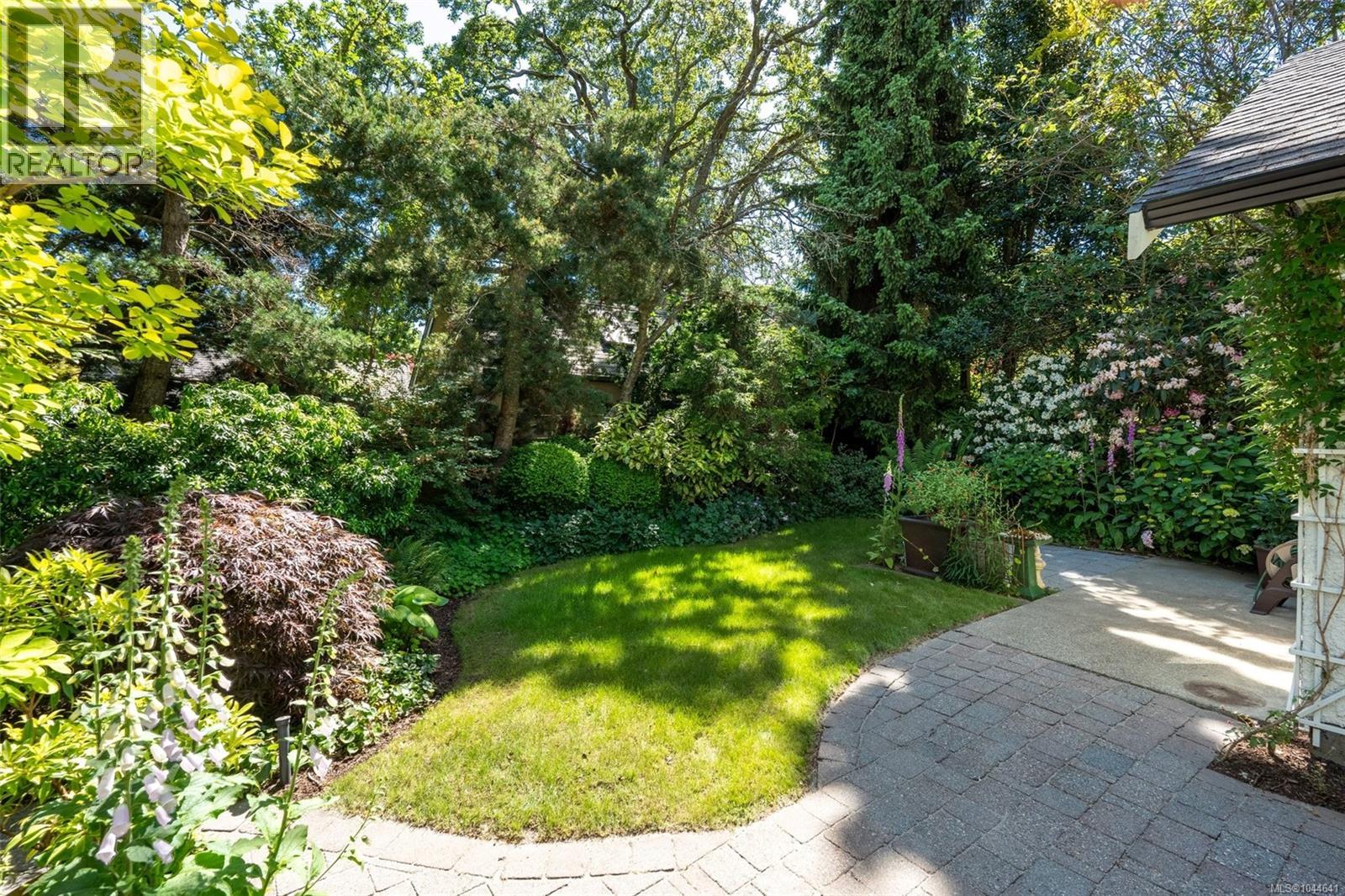 688 Falkland Rd, Oak Bay, British Columbia  V8S 4L5 - Photo 42 - 1044641
