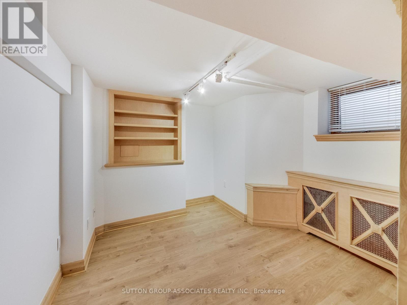 Lower - 20 Kendal Avenue, Toronto, Ontario  M5R 1L7 - Photo 10 - C13633580