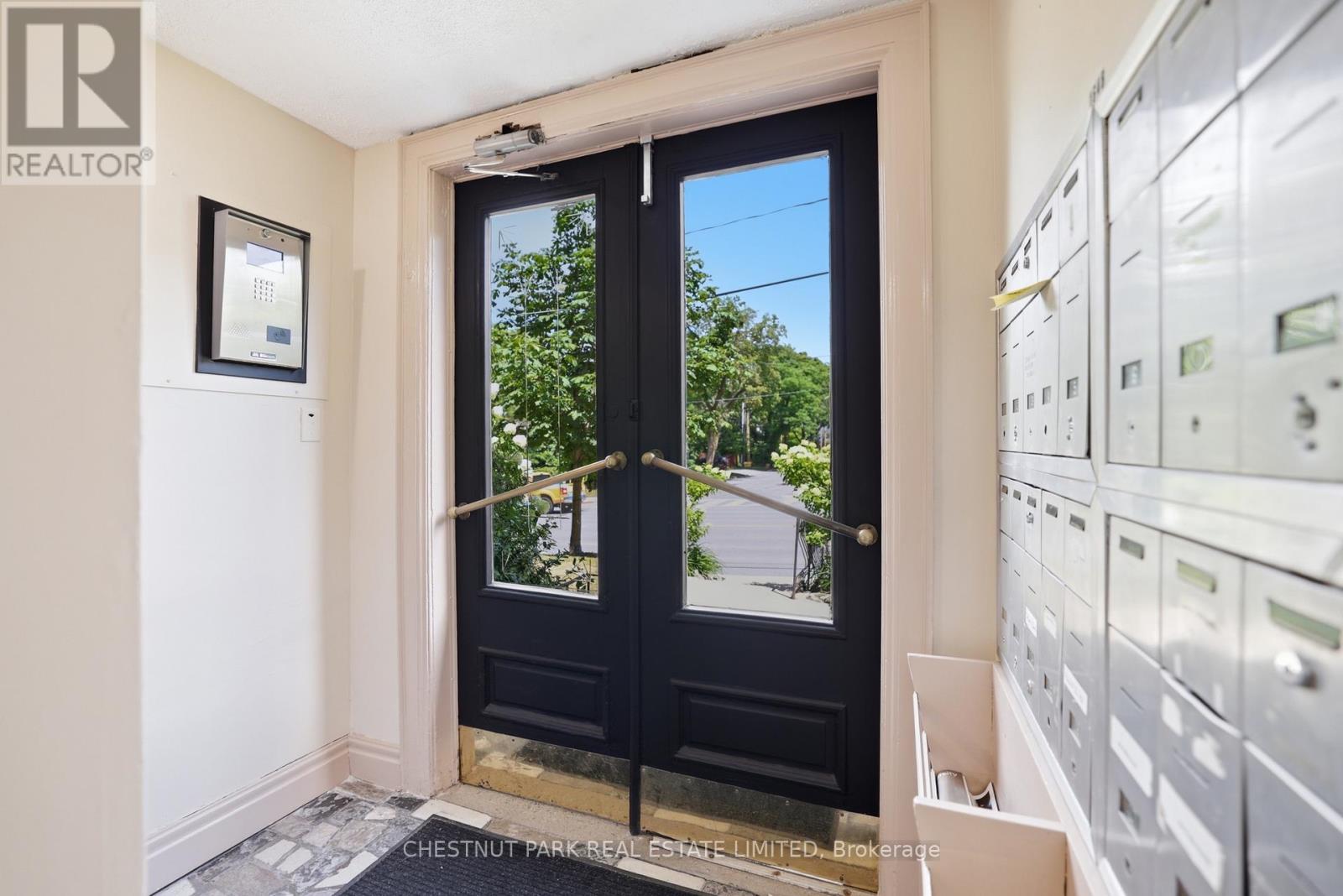 5 - 1648 Bathurst Street, Toronto, Ontario  M5P 3J7 - Photo 2 - C13636908