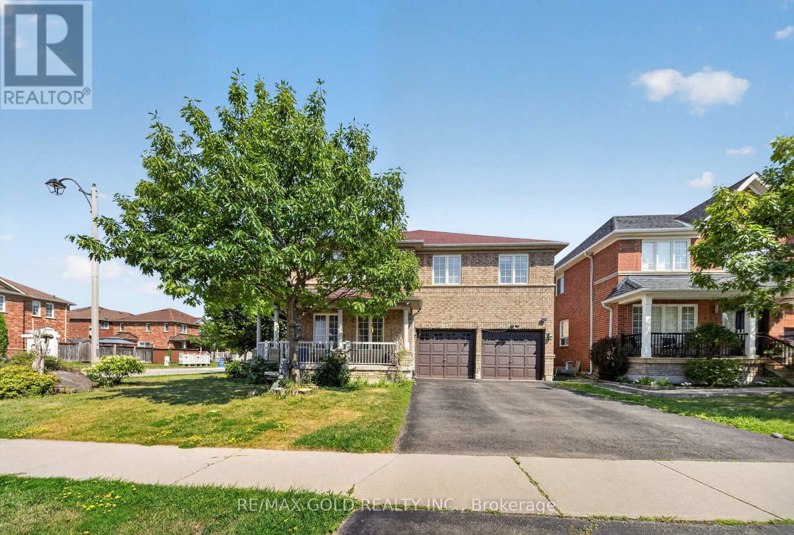 4 Sunnyview Road, Brampton, Ontario  L7A 3E3 - Photo 3 - W13638206