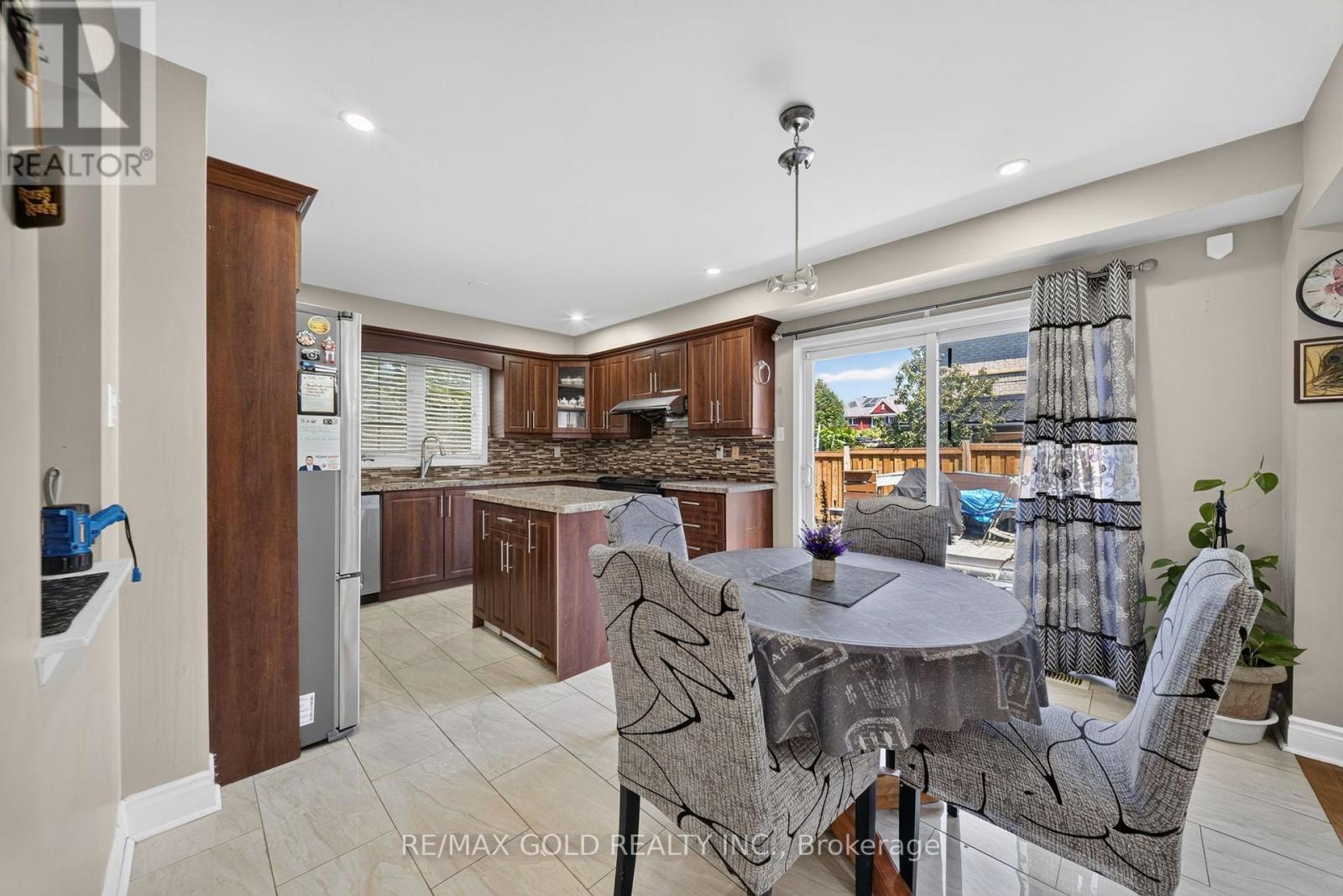 4 Sunnyview Road, Brampton, Ontario  L7A 3E3 - Photo 11 - W13638206