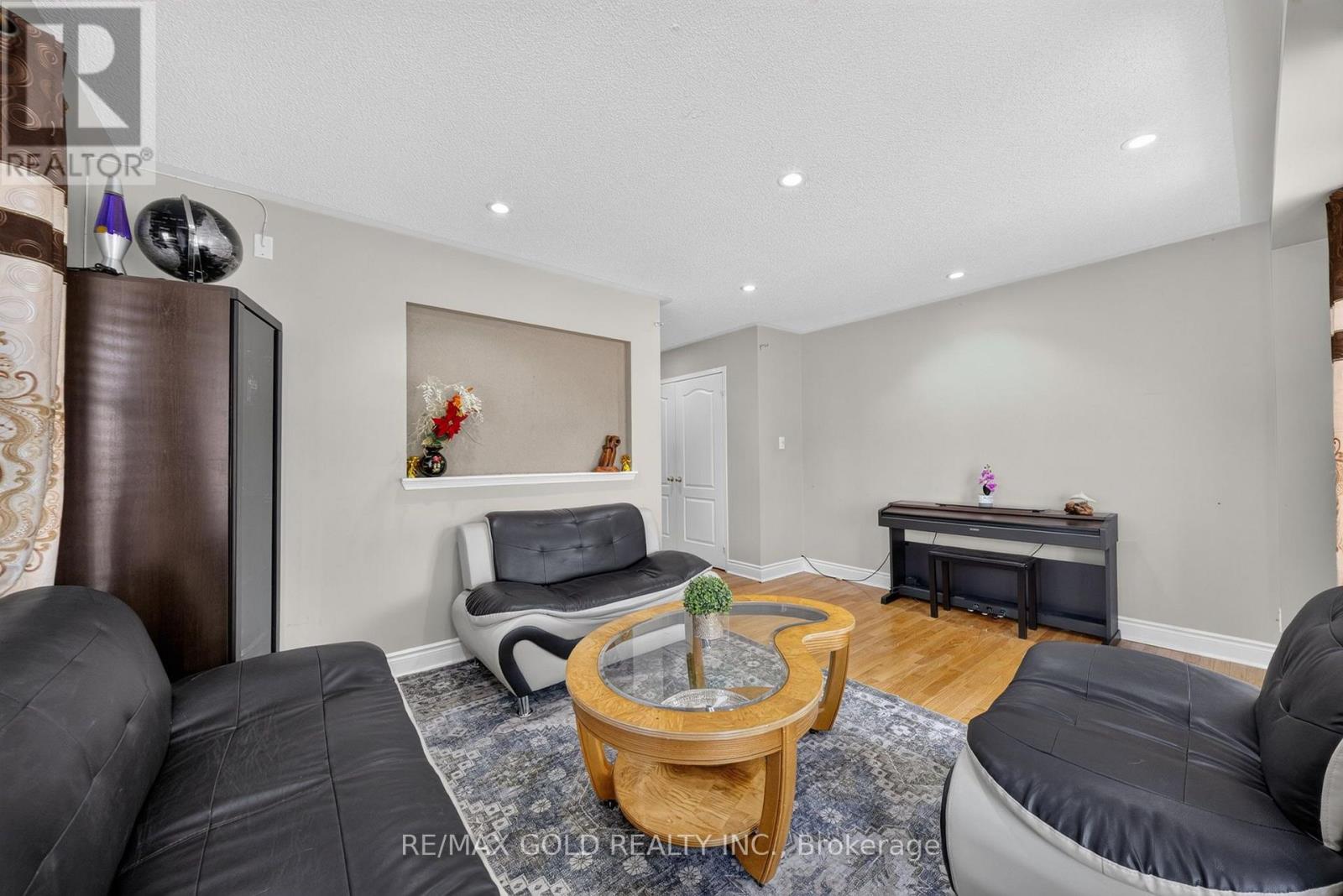 4 Sunnyview Road, Brampton, Ontario  L7A 3E3 - Photo 8 - W13638206