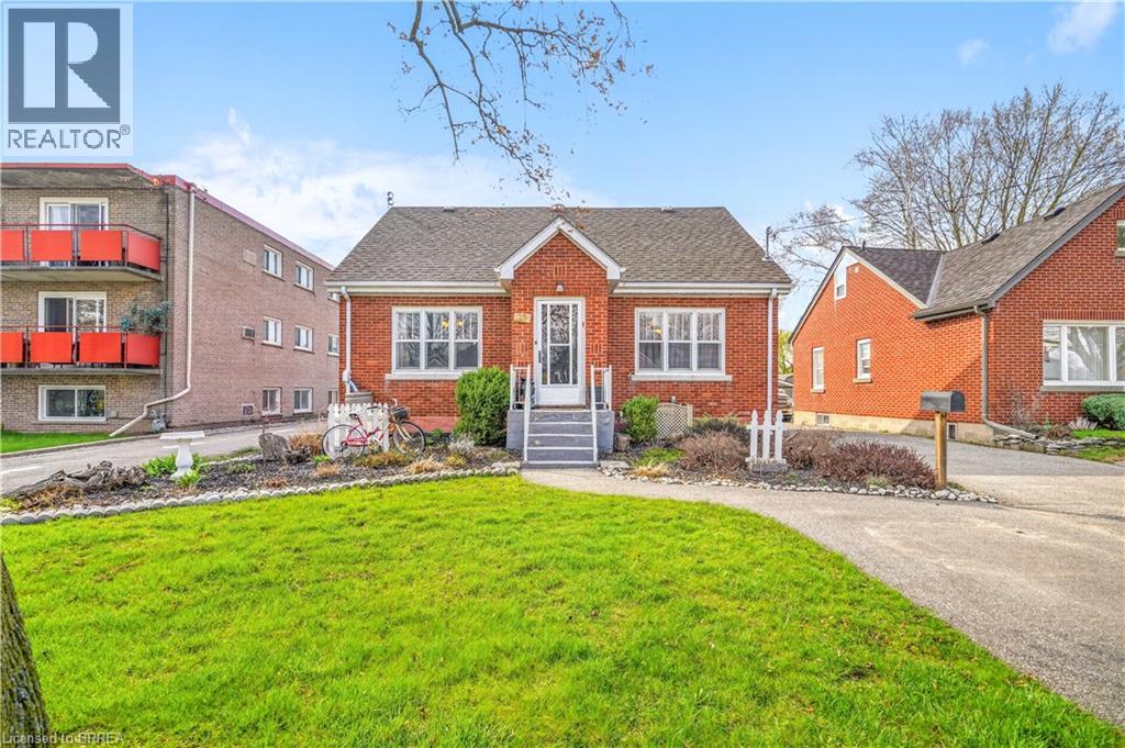32 Fulton Street, Brantford, Ontario  N3R 4E5 - Photo 1 - 40838144