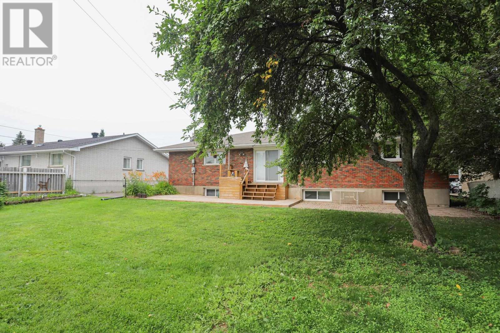 24 Granite St, Sault Ste. Marie, Ontario  P6B 4T1 - Photo 4 - SM261908