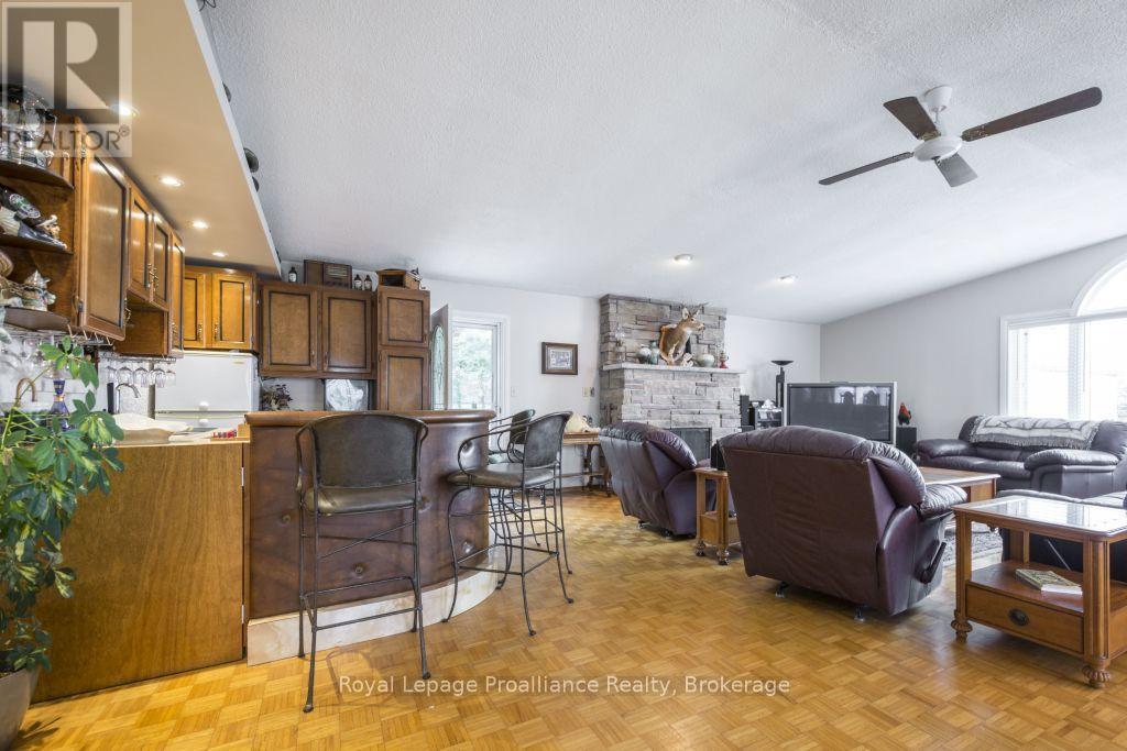 11438c Loyalist Parkway N, Prince Edward County, Ontario  K0K 2T0 - Photo 11 - X13638404