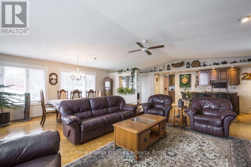 11438c Loyalist Parkway N, Prince Edward County, Ontario  K0K 2T0 - Photo 14 - X13638404