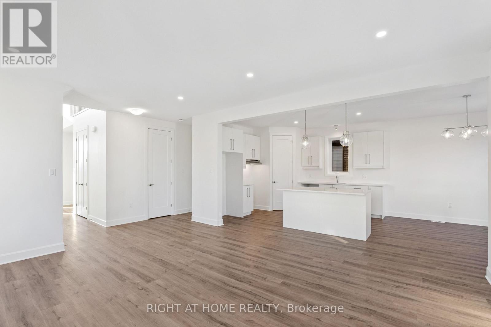 2 Welch Court, St. Thomas, Ontario  N5R 0M1 - Photo 3 - X13638362