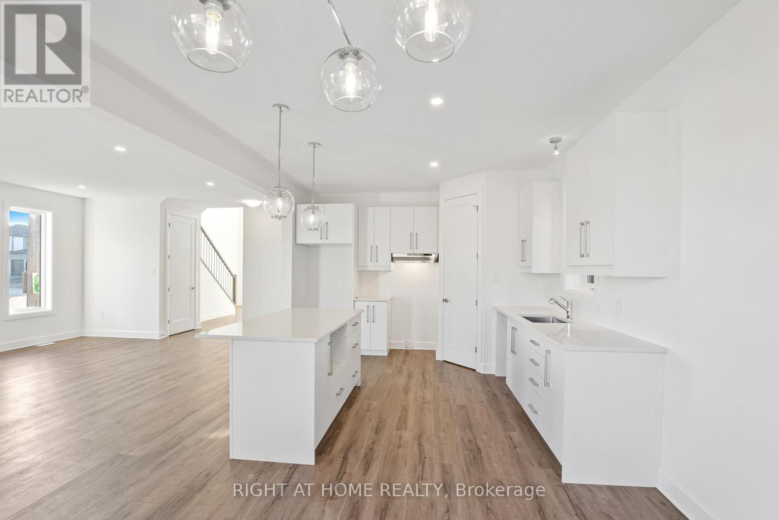 2 Welch Court, St. Thomas, Ontario  N5R 0M1 - Photo 5 - X13638362