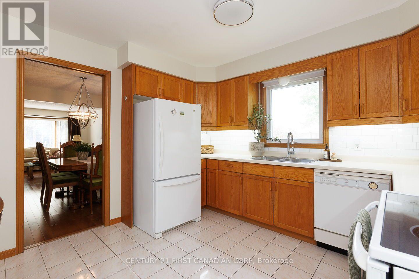 255 Deveron Crescent, London South, Ontario  N5Z 4N2 - Photo 12 - X13638370