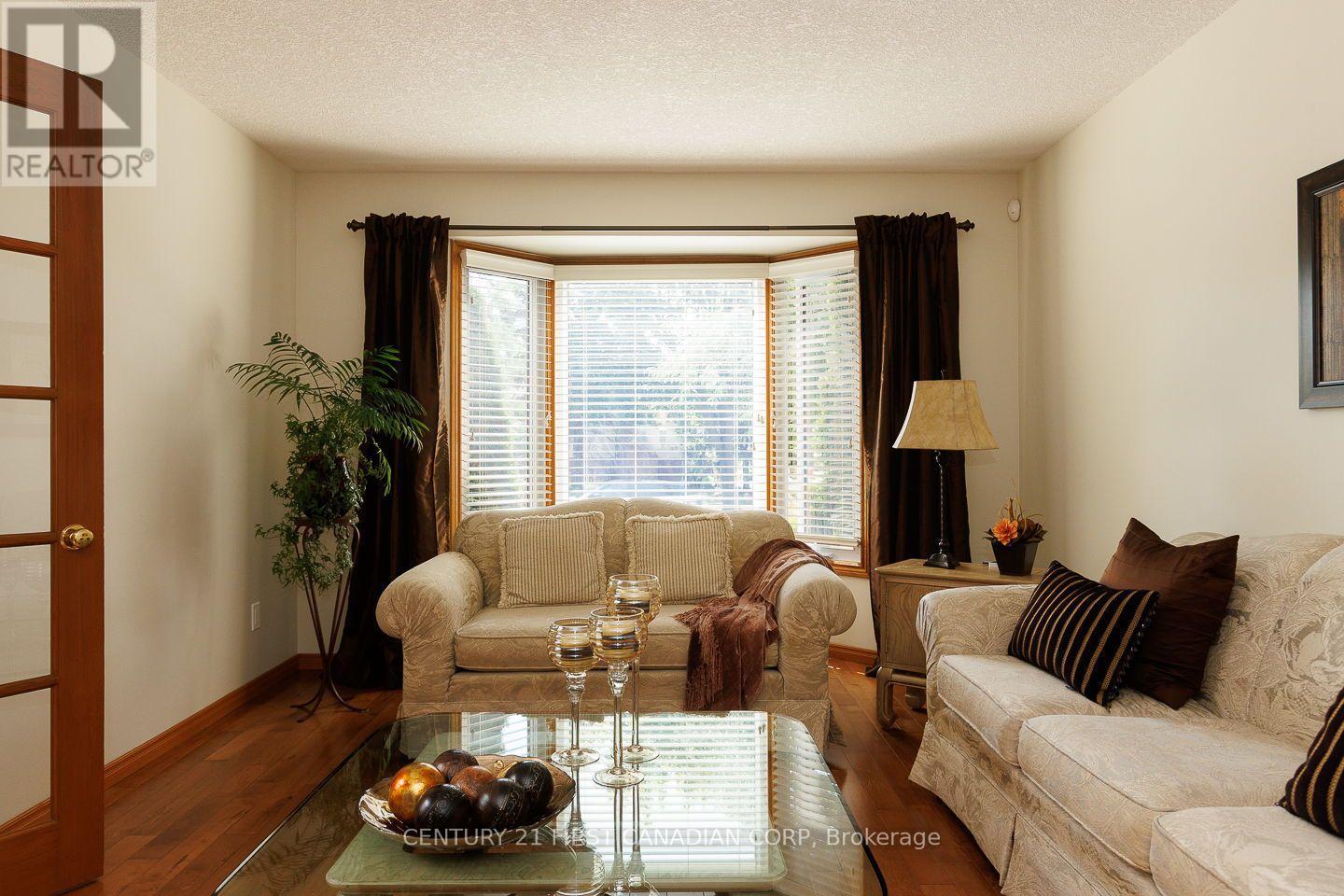 255 Deveron Crescent, London South, Ontario  N5Z 4N2 - Photo 5 - X13638370