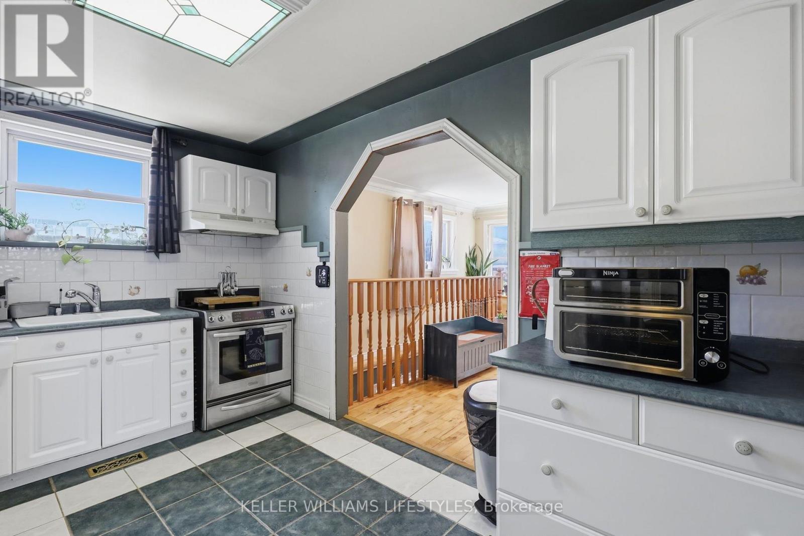 118 Emery Street W, London South, Ontario  N6J 1S1 - Photo 8 - X13638408