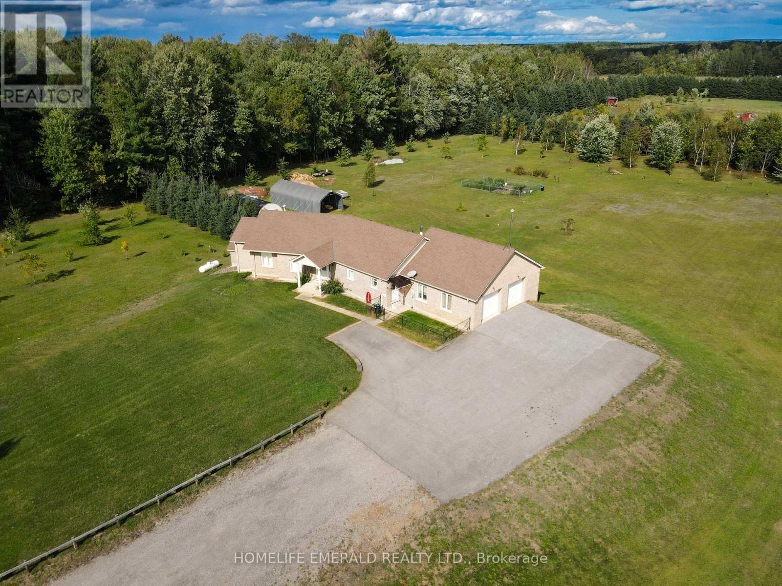 3175 3/4 Concession, Clearview, Ontario  L0M 1N0 - Photo 1 - S13638372