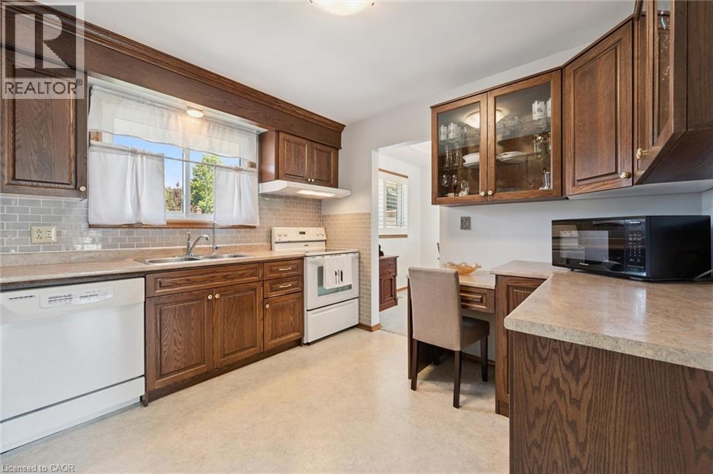 18 Strathcona Crescent, Kitchener, Ontario  N2B 2W6 - Photo 12 - 40847427