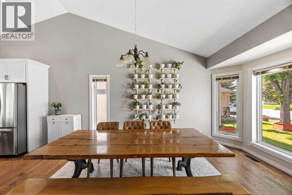 17 Sunset Crescent, Okotoks, Alberta  T1S 1M6 - Photo 3 - A2309963