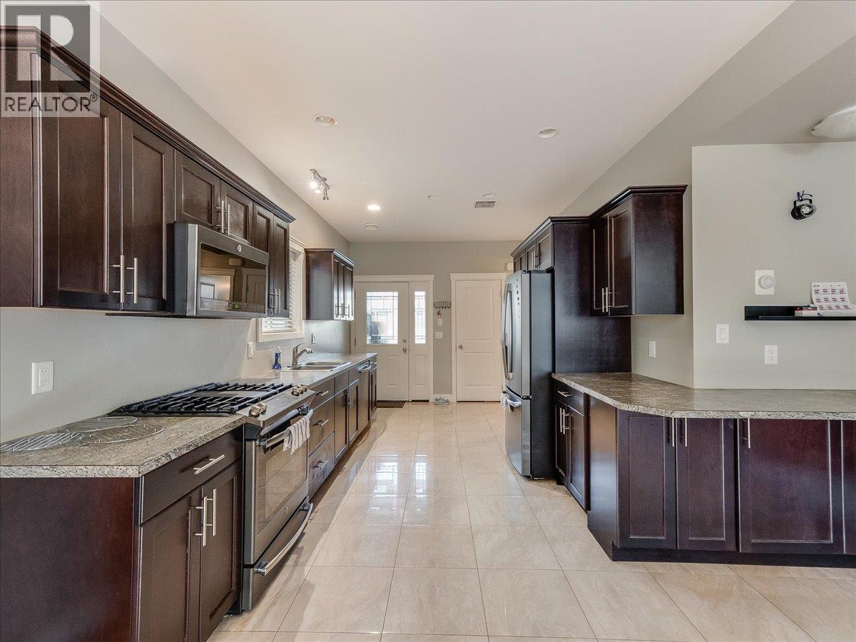 625 11th Avenue Unit# 6, Castlegar, British Columbia  V1N 1J7 - Photo 1 - 10393083