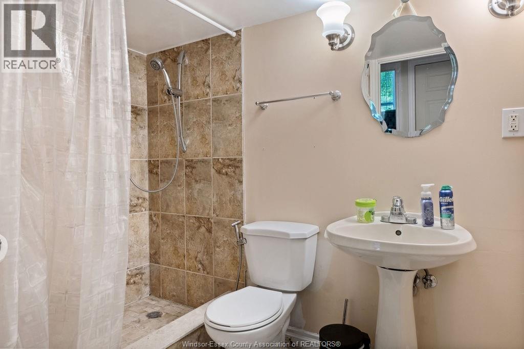 1544 Imperial Crescent, Windsor, Ontario N9G 2T8 - Photo 18 - 26018874