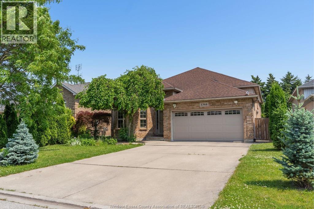 1544 Imperial Crescent, Windsor, Ontario N9G 2T8 - Photo 2 - 26018874