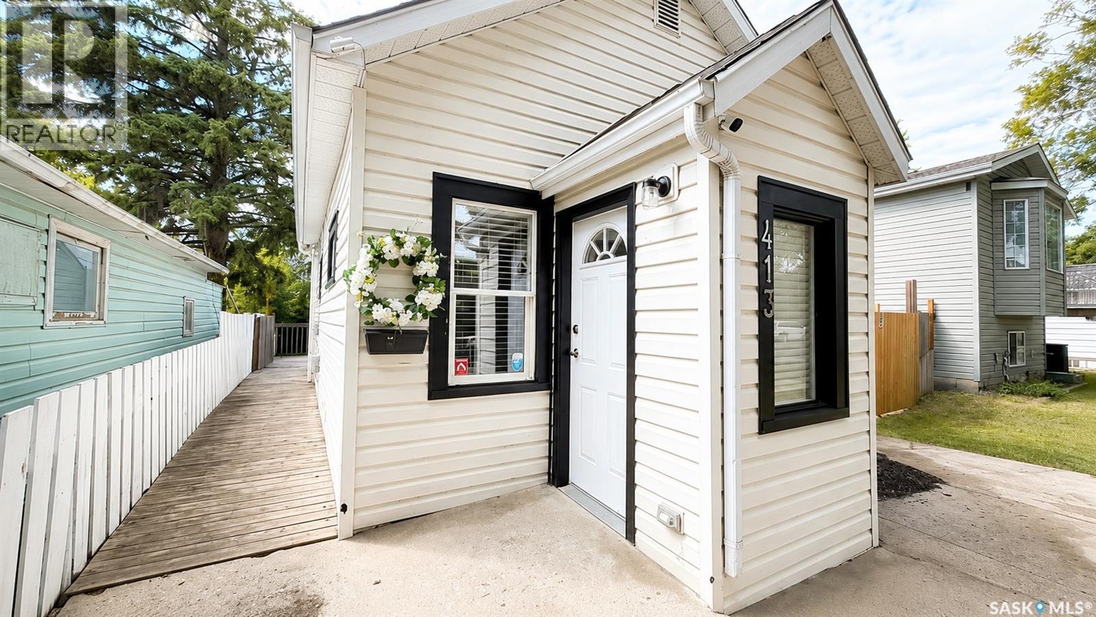 413 L Avenue N, Saskatoon, Saskatchewan  S7L 2P6 - Photo 2 - SK044397